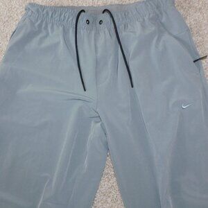 Nike Dri-Fit Tapered Leg track pants - gray mens large - pockets zippers